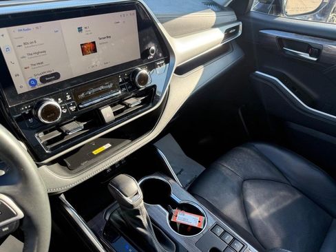 Used 2023 Toyota Highlander Platinum image 27