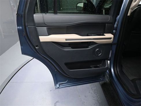 Used 2022 Ford Expedition XLT image 15