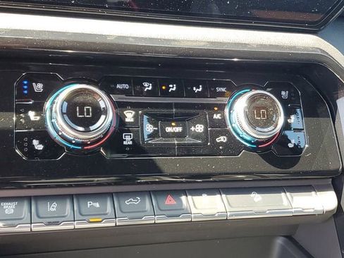 New 2026 GMC Sierra 2500 AT4 w/ AT4 Premium Plus Package AWD/4WD image 24