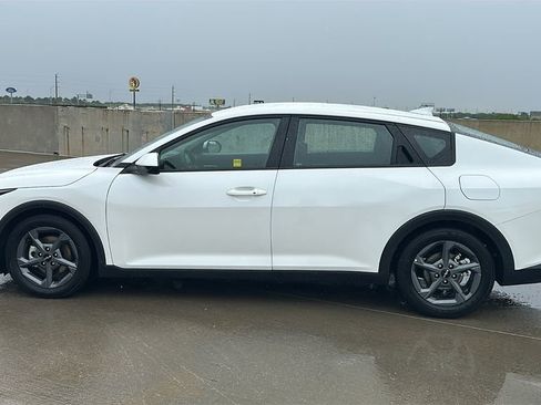 Used 2025 Kia K4 LXS image 9