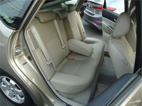 Used 2007 Toyota Prius w/ Pkg 6 FWD image 13