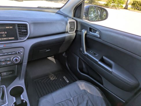 Used 2022 Kia Sportage LX image 14