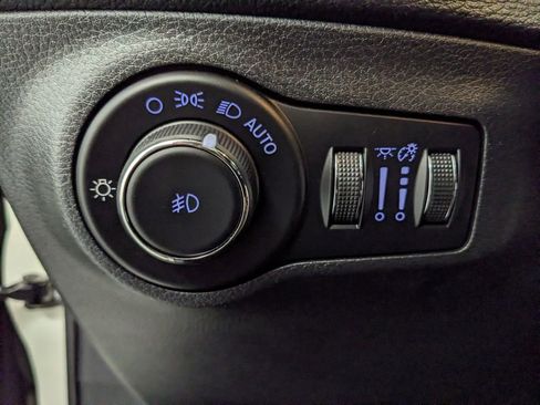 Used 2018 Jeep Compass Limited w/ Navigation Group AWD/4WD image 21