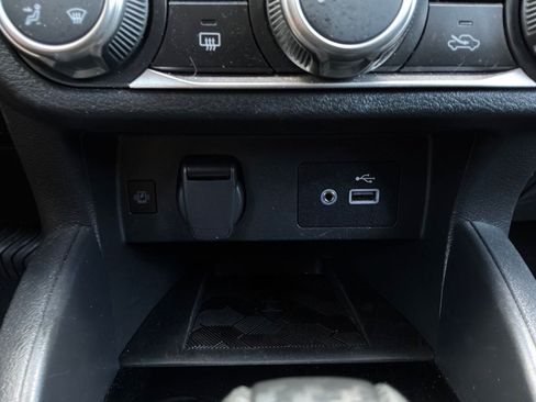 Used 2025 Nissan Versa SV FWD image 23
