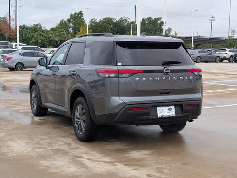 Used 2025 Nissan Pathfinder SV FWD image 4