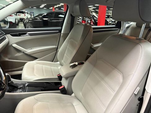 Used 2017 Volkswagen Passat 1.8T R-Line image 23