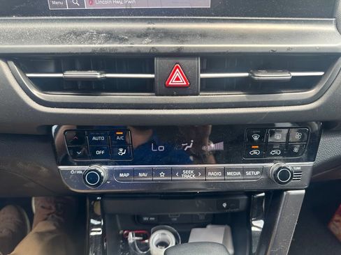 Certified 2024 Kia Seltos EX AWD/4WD image 15