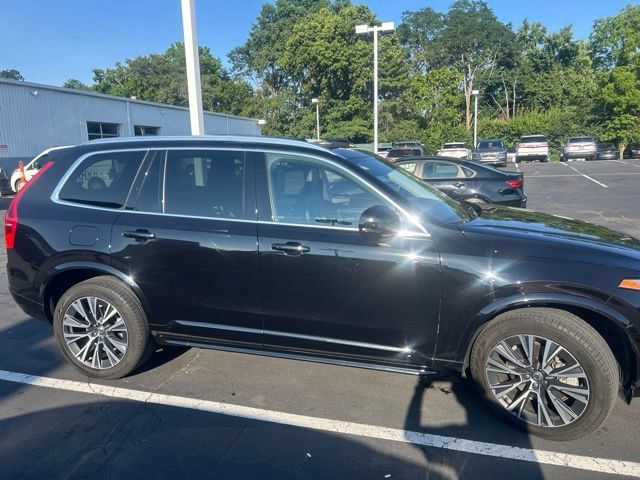 Used 2022 Volvo XC90 T5 Momentum w/ Climate Package AWD/4WD image 10