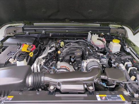 Certified 2023 Jeep Gladiator Sport AWD/4WD image 26