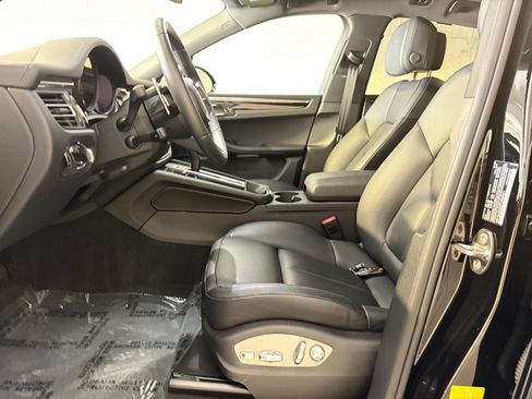 Certified 2026 Porsche Macan AWD/4WD image 16
