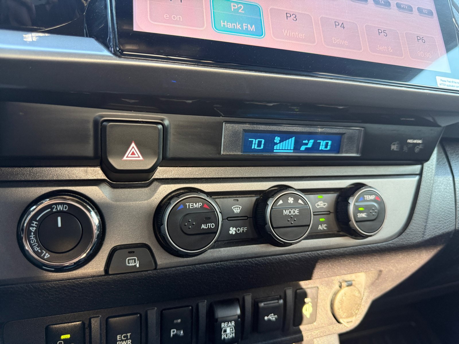 Used 2022 Toyota Tacoma TRD Off-Road w/ Technology Package AWD/4WD image 23