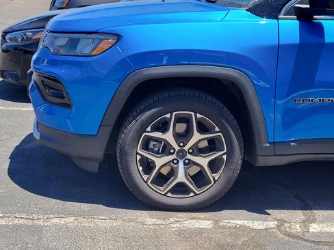 Used 2025 Jeep Compass Limited AWD/4WD image 25