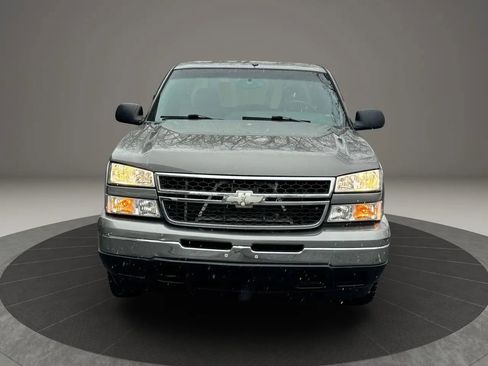 Used 2006 Chevrolet Silverado 1500 LT w/ Light Duty Power Package image 2