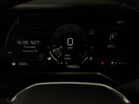 Used 2025 GMC Acadia Elevation image 14