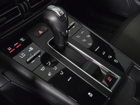 Used 2023 Porsche Macan AWD/4WD image 30
