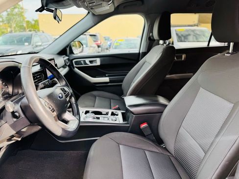 Used 2022 Ford Explorer XLT image 16