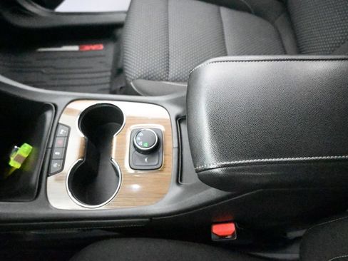 Used 2021 GMC Acadia SLE w/ LPO, Floor Liner Package AWD/4WD image 15