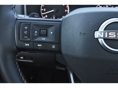 Certified 2025 Nissan Rogue SV image 18