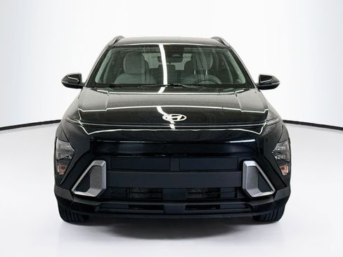 Used 2025 Hyundai Kona SEL FWD image 2