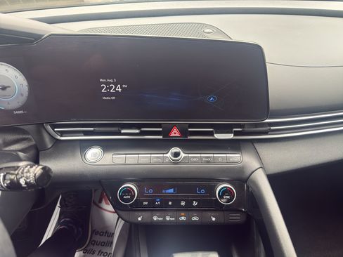 Used 2023 Hyundai Elantra SEL w/ Convenience Package FWD image 18