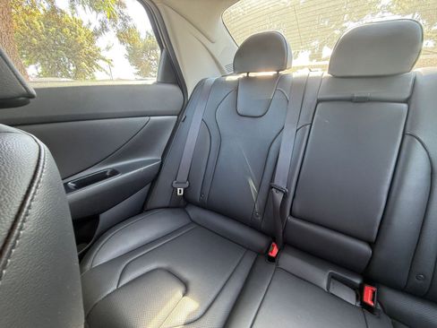 Used 2025 Hyundai Elantra Limited image 38