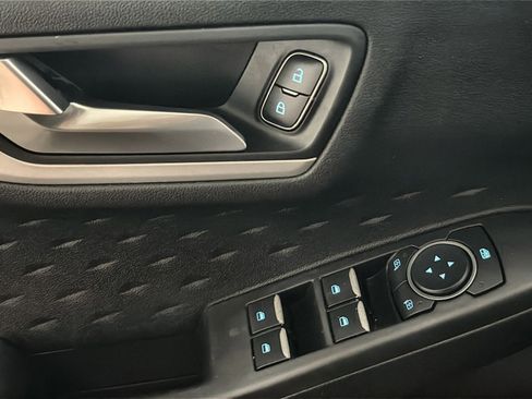 Used 2020 Ford Escape SE image 15