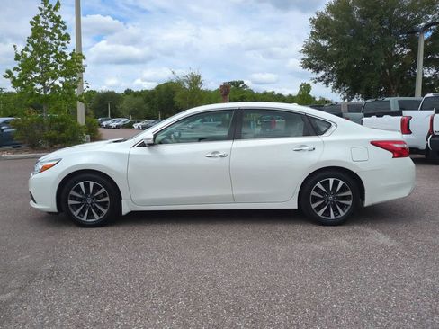 Used 2016 Nissan Altima 2.5 SL w/ Moonroof Package FWD image 3