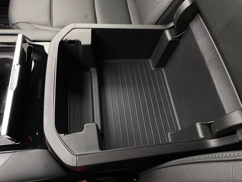 Used 2025 GMC Yukon Denali w/ Denali Reserve Package image 19