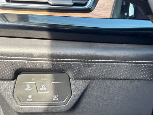 Used 2024 Volkswagen Atlas SE image 28