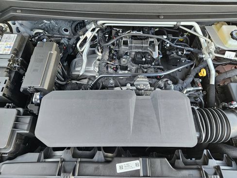 New 2026 Chevrolet Colorado ZR2 w/ Technology Package AWD/4WD image 28