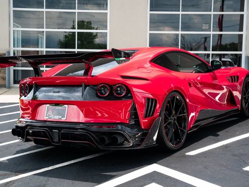 Used 2020 Ferrari 812 Superfast RWD image 16