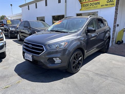 Used 2018 Ford Escape SE w/ SE Sport Appearance Package FWD image 27