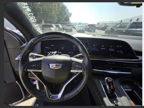 Used 2024 Cadillac Escalade Premium Luxury AWD/4WD image 7