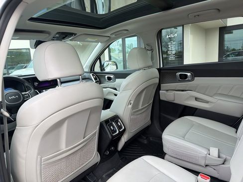 Certified 2023 Kia Sorento SX AWD/4WD image 21