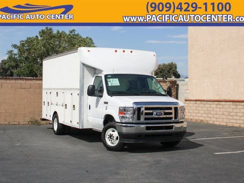 Used 2023 Ford E-450 and Econoline 450 Super Duty w/ Power Windows & Locks Group RWD image 1