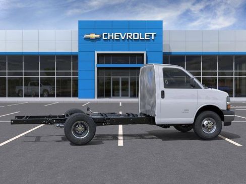 New 2026 Chevrolet Express 3500 w/ Power Convenience Package RWD image 5
