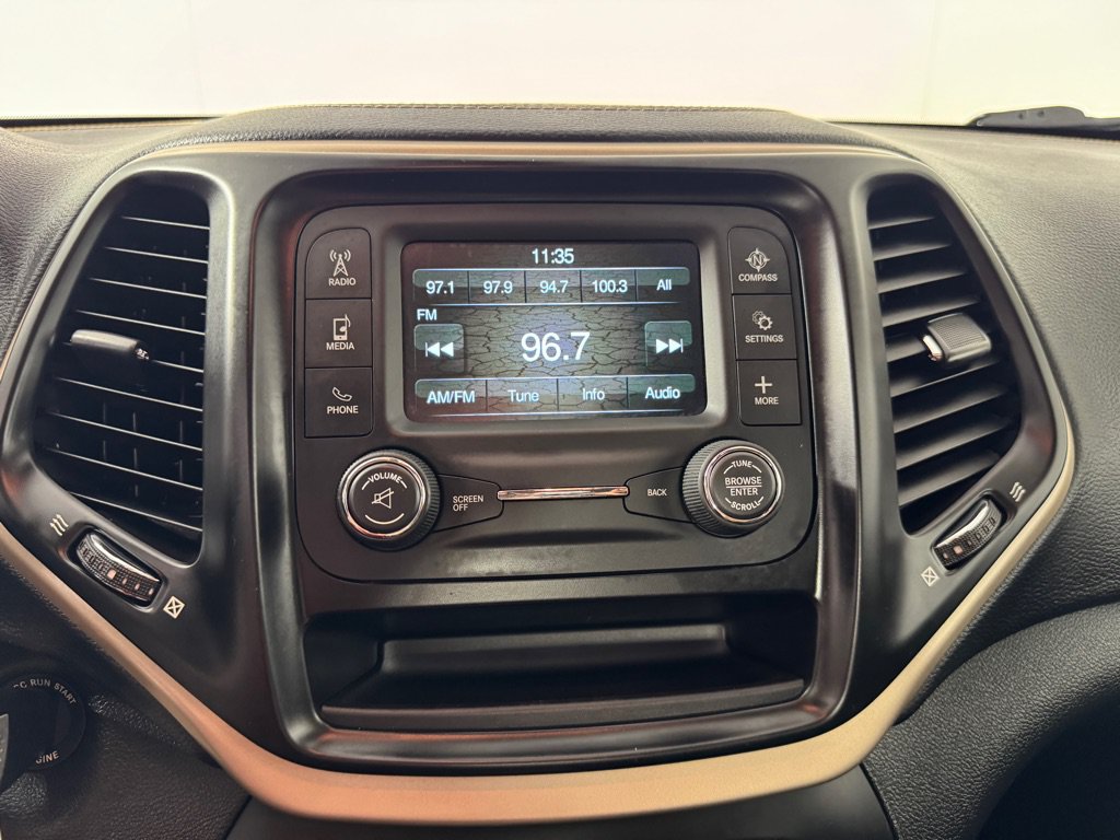 Used 2016 Jeep Cherokee Sport FWD image 16