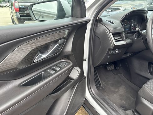 Used 2022 GMC Terrain SLE image 11