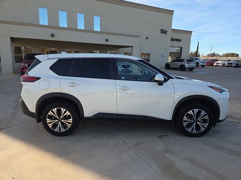 Used 2023 Nissan Rogue SV image 6