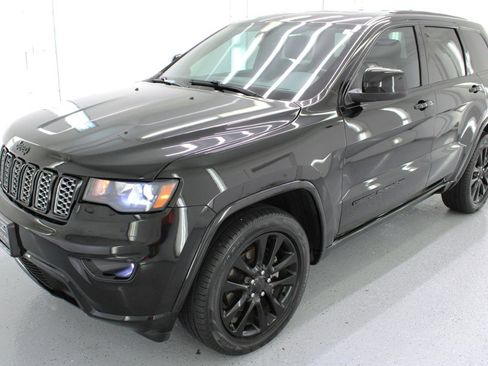 Used 2019 Jeep Grand Cherokee Altitude AWD/4WD image 5