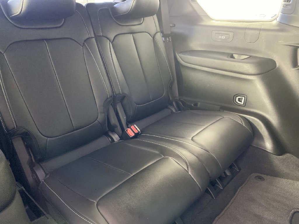 Used 2024 Jeep Grand Cherokee L Limited AWD/4WD image 12