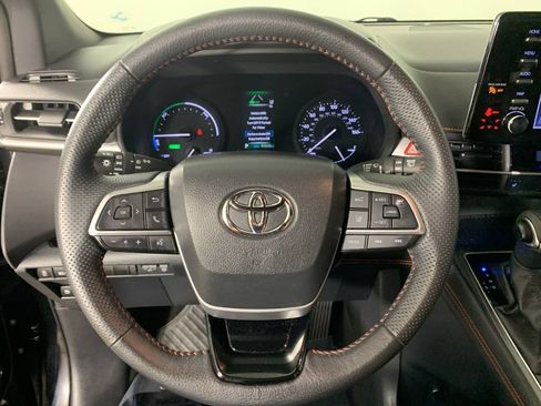 Used 2022 Toyota Sienna XSE FWD image 23