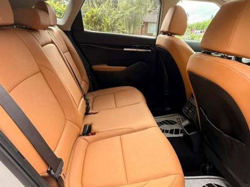 Used 2025 Kia Seltos EX w/ EX Sunroof Package FWD image 12