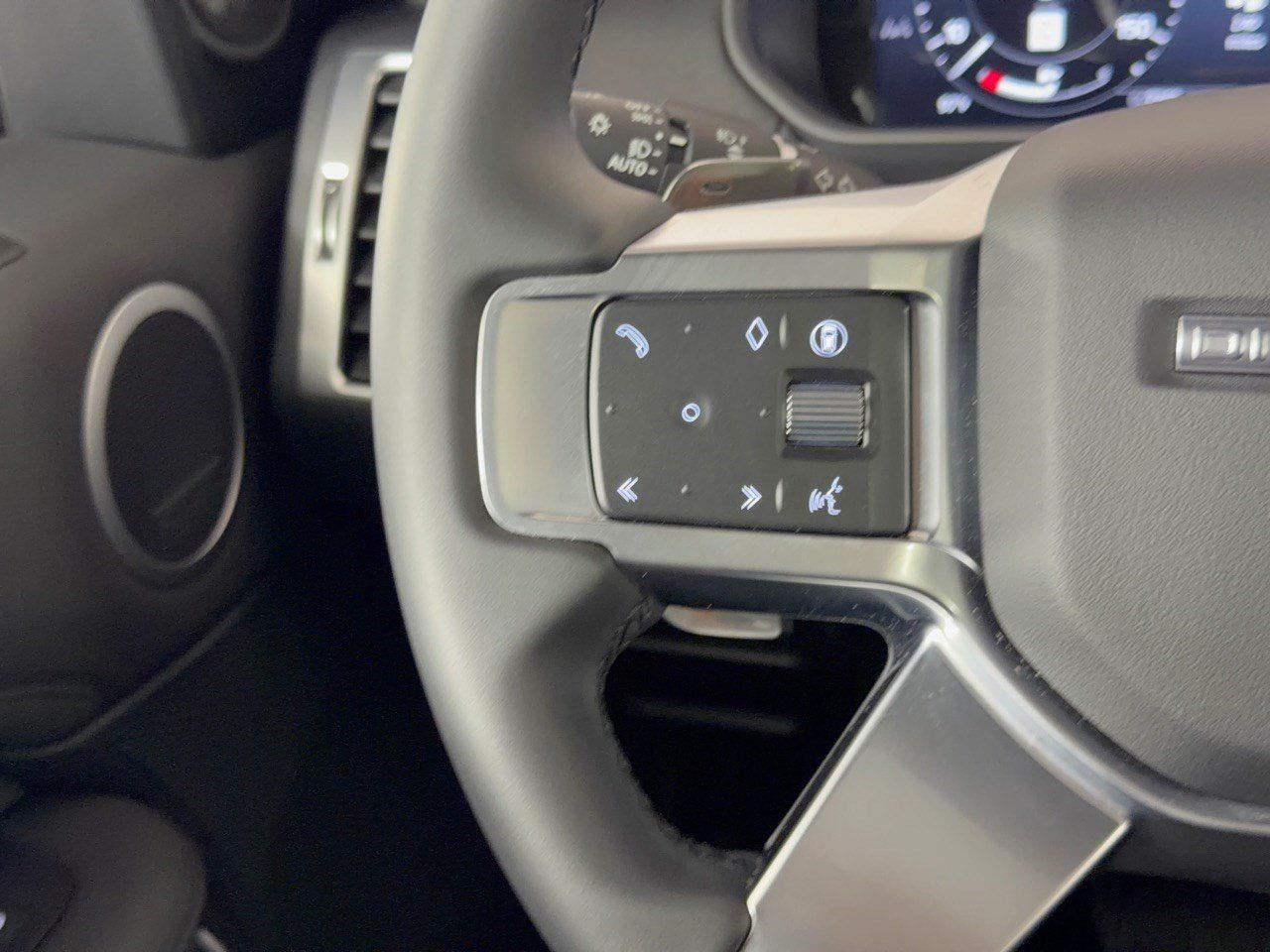 Used 2026 Land Rover Discovery S AWD/4WD image 18