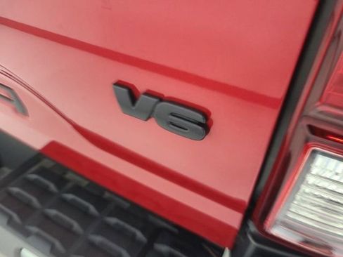 Certified 2019 Toyota Tacoma SR5 AWD/4WD image 8