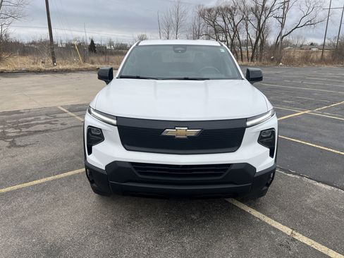 Used 2025 Chevrolet Silverado EV W/T AWD/4WD image 2