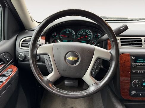 Used 2012 Chevrolet Suburban LT w/ Luxury Package AWD/4WD image 12