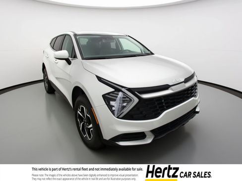 Used 2025 Kia Sportage LX image 1