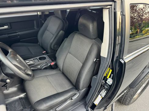 Used 2010 Toyota FJ Cruiser 4WD image 22