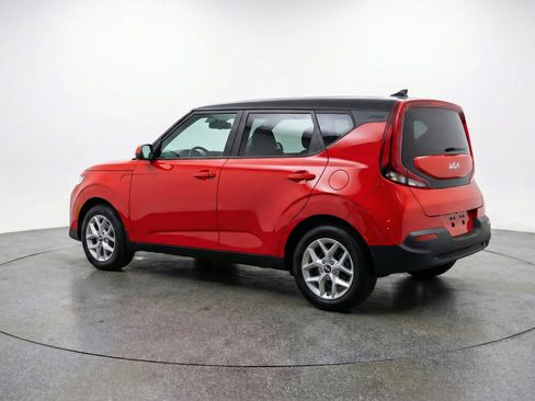 Used 2025 Kia Soul LX w/ LX Technology Package FWD image 6